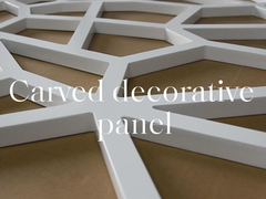 조각된 장식판